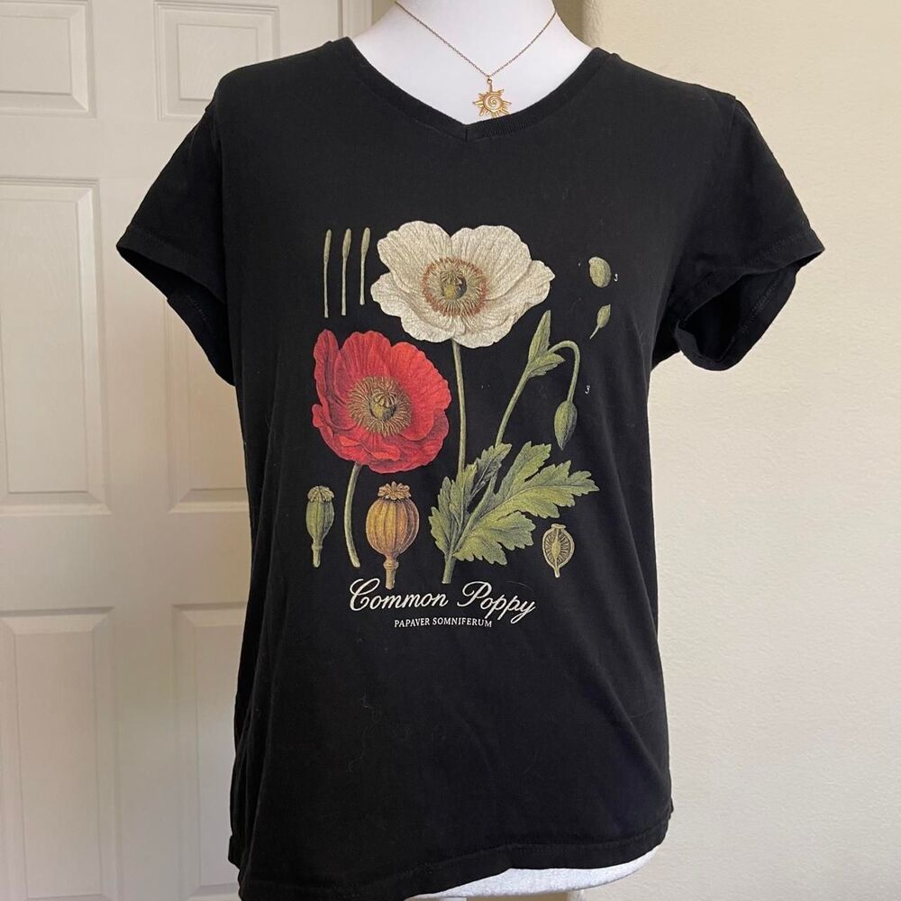 Gildan Women's Poppy Botanical Graphic Tee - size medium